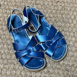 The Salt Water Sandal 🌊 in navy